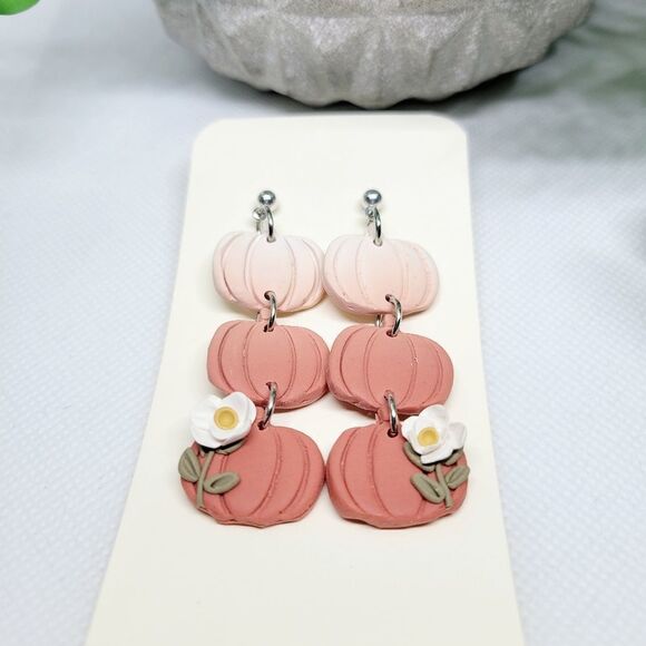 Pumpkin dangle earrings with white flower, ombre pumpkins, handmade - Picture 3 of 5